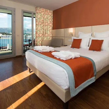 Ξενοδοχείο Kyriad Prestige Toulon - L S S M - Centre Port