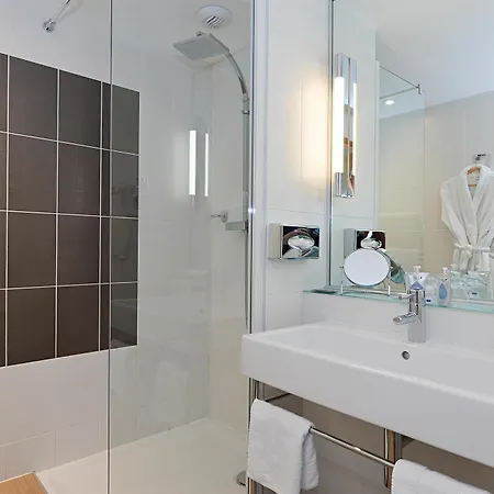 Kyriad Prestige Toulon - L S S M - Centre Port 3*