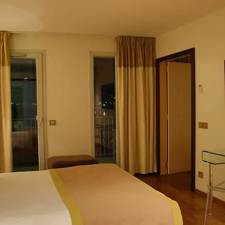 Kyriad Prestige Toulon - L S S M - Centre Port Ξενοδοχείο